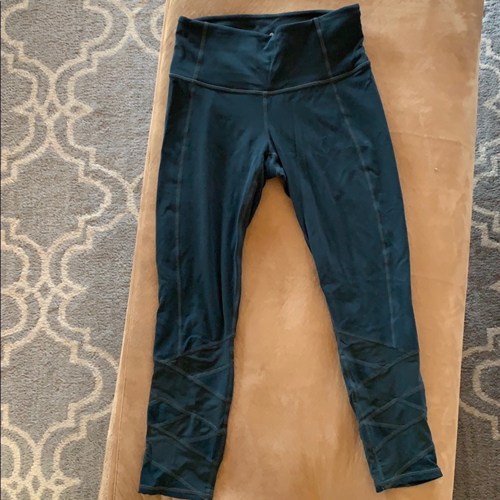 Athleta Mantra Capri in Athleisure Blue size XS